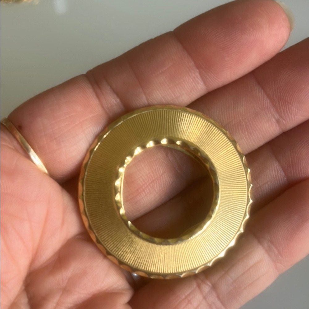 Gold Circular scarf clip ring vintage
